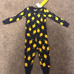 Brand new size 80 Hanna Andersson pajamas! Darling navy blue with lemon print!
